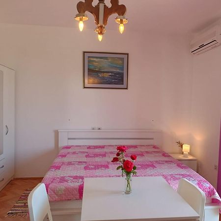 Apartments Nela Jelsa  Habitación foto